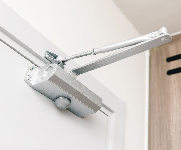 Příslušenství dveřního kování